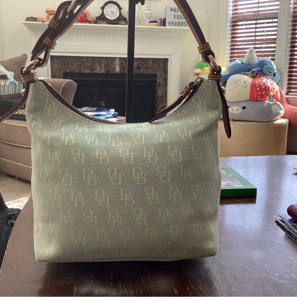 Dooney & Bourke Signature Double Pocket Hobo Bag w/Matching Coin Purse - Picture 2 of 8